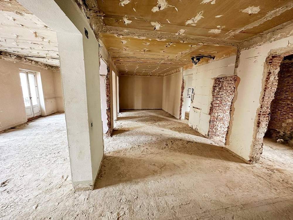 Vivienda tras la demolición de tabiques y falsos techos