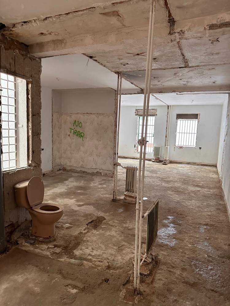 Pared señalizada para no demoler durante la obra en Leganés